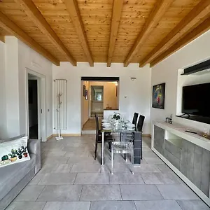 Near Train Station Luxury House 5 Beds Appartamento